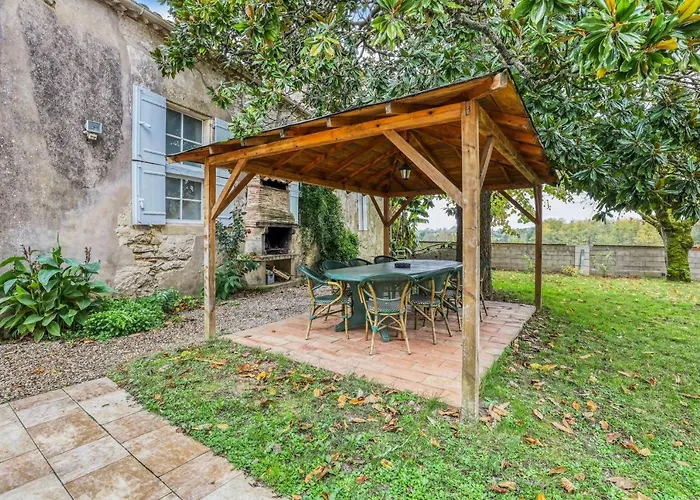 Hébergement de vacances Maison De 4 Avec Jardin Clos Et Wifi A *